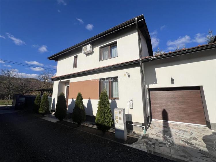 Casa si garaj cu 4 camere - 2