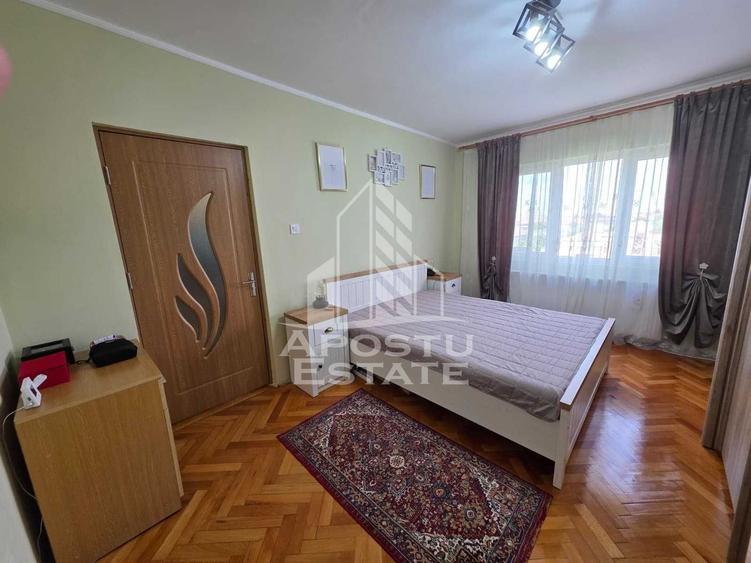 Apartament de vanzare cu 3 camere,centrala proprie,zona Gheorghe Lazar