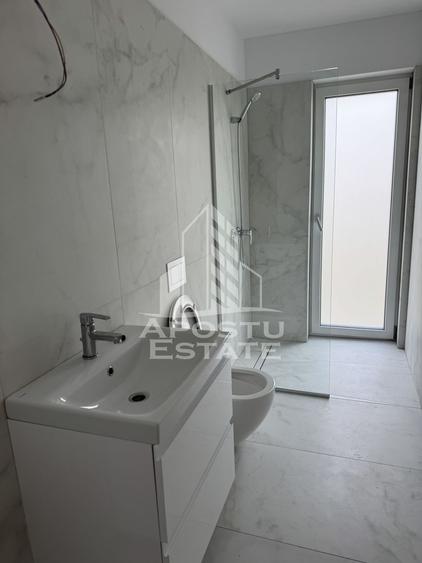 Duplex  modern despartit prin camera tehnica