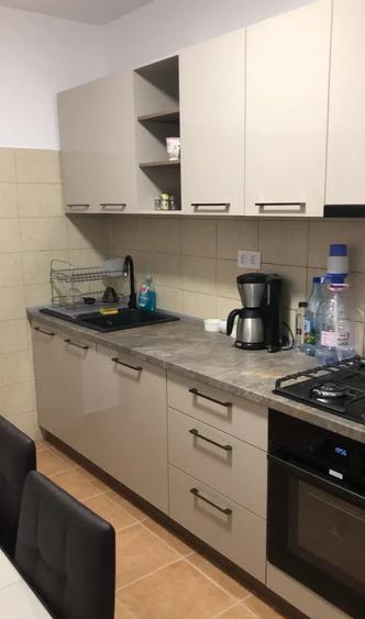 APARTAMENT SPAȚIOS CU 3 CAMERE, ULTRACENTRAL – 2 BĂI, PARCARE PRIVATĂ