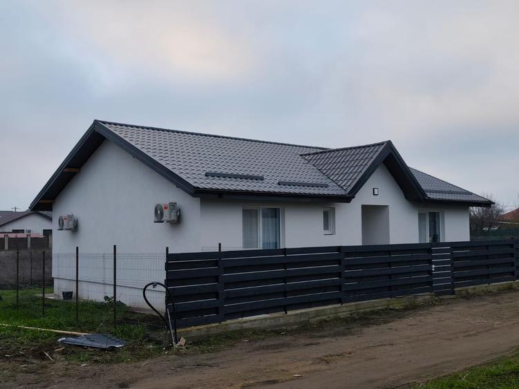 FARA COMISIOANE casa cu 4 camere 2 bai pe 400mp regim P+pod si terasa la cheie