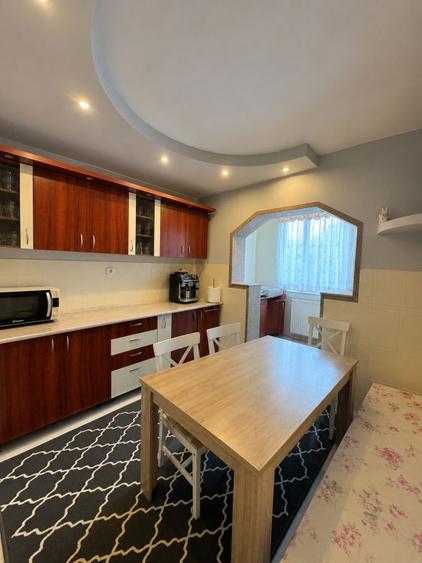 Oportunitate! 3 camere decomandate, 64 mp utili, 2 băi, boxă subsol, pret nou