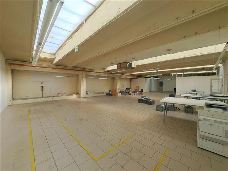 Spatiu industrial, Birouri, 3290 mp utili, situat in cartierul Iris!