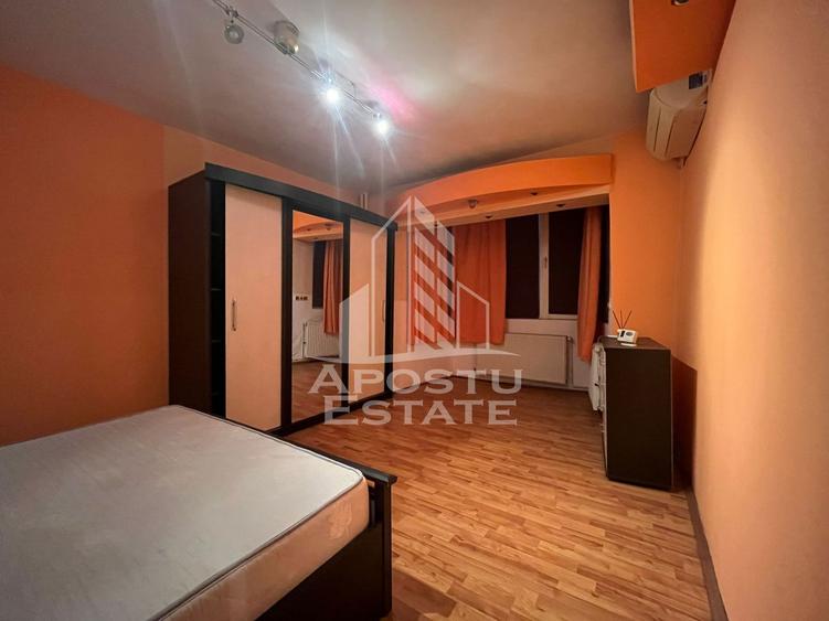 Apartament cu 3 camere, semicomandandat, etaj intermediar, Sagului