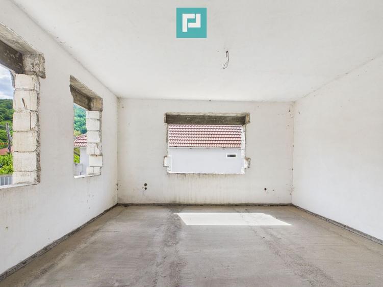 Casă cu etaj construcție nouă, în Sebiș Arad
