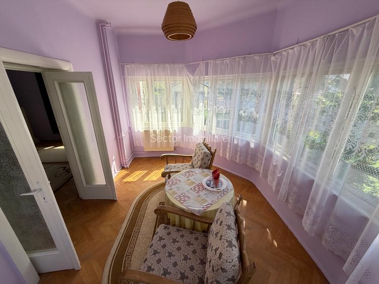 Vilă istorică de vânzare Castel Aura Buzescu Bușteni str. Victoriei nr. 11