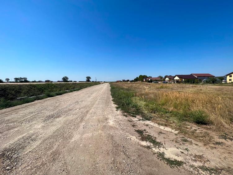 Teren 20.000 mp de vânzare, acces șos. Curtea Domneasca (str. Jadului) lângă A0
