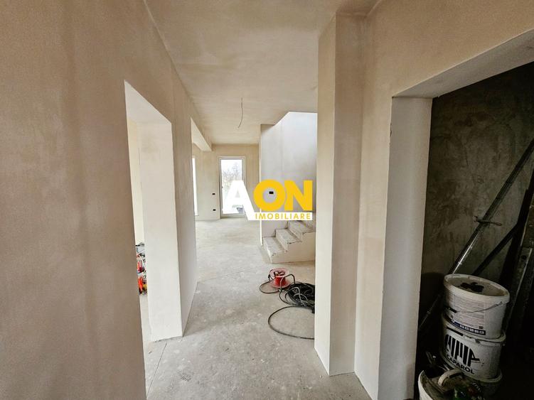 Casa semifinisata, 4 camere, 3 bai, 339 mp teren, zona Valea Popii