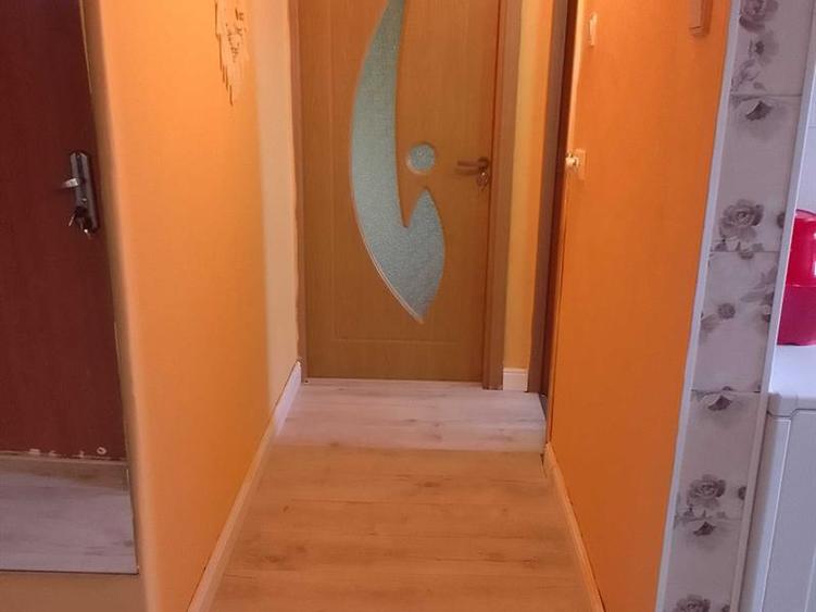 Apartament cu 3 camere de vanzare.