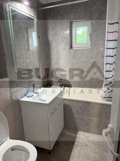 Apartament de 4 camere, 75 mp, decomandat, zona Golden Tulip