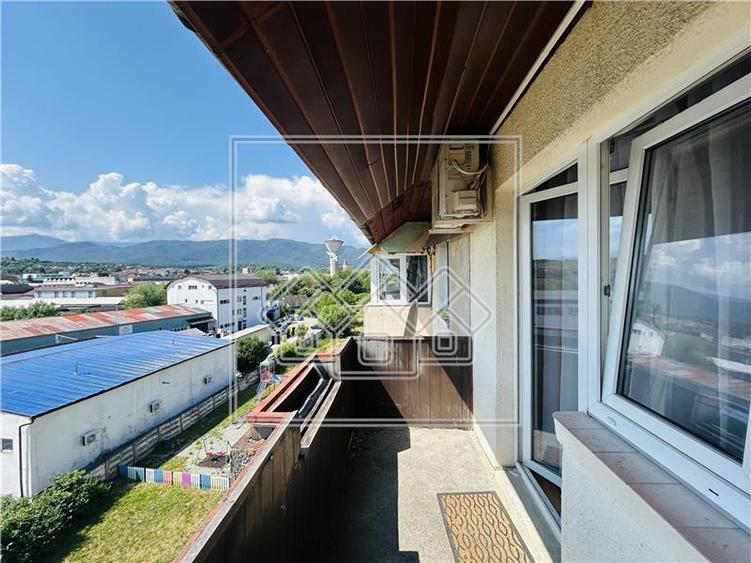 Ap decomandat, renovat, 2 camere, 2 balcoane - aer conditionat