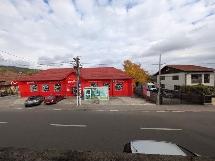 Investitie ideala - Cladire cu Spatiul Comercial la Parter, Teren 845 mp
