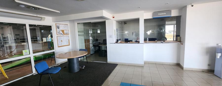 Showroom auto, construcții 6500 mp, teren 31.350 mp, deschidere 176 ml la DN 1!