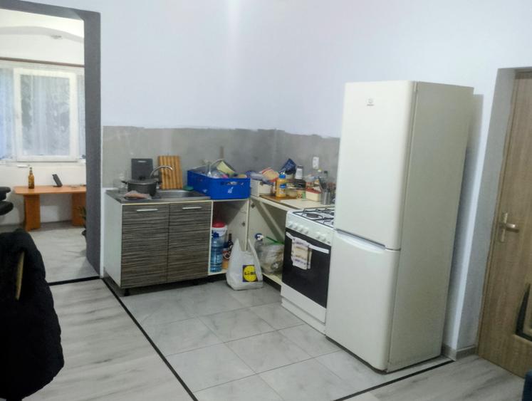CI685 Piata Traian,casa 2 camere,Renovata