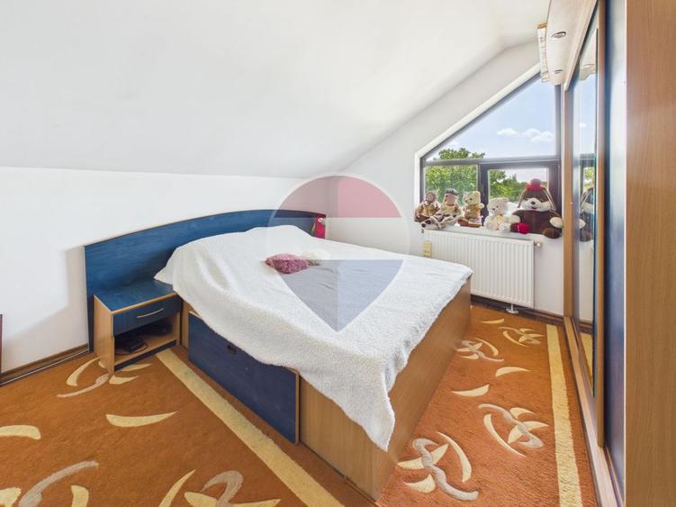 Vilă 10 camere + spațiu comercial | teren 1.300 mp | Otopeni 23 August