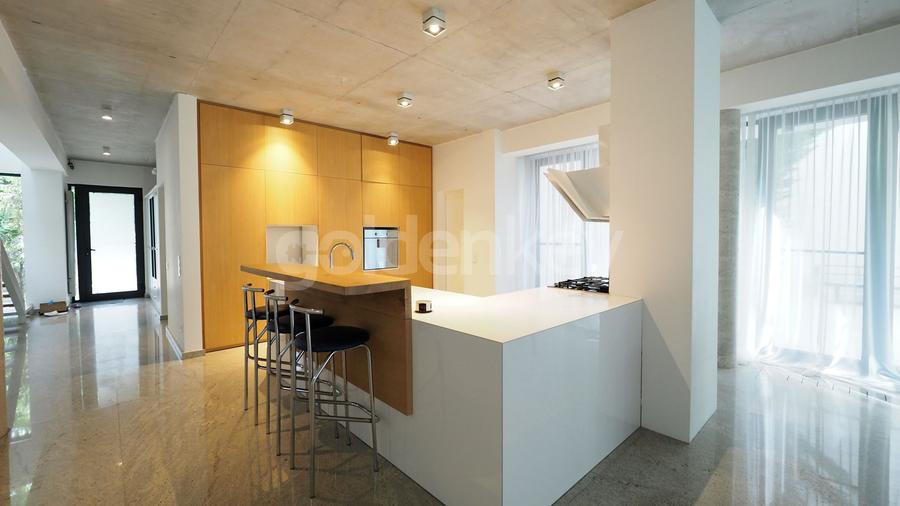 Vila minimalista pe o strada selecta si linistita