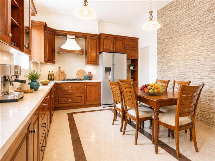 Vila cu vedere la lac 480 mp utili, lift si teren de 1.000 mp | Palat Stirbey