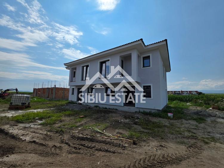 Duplex nou in Sura Mica, 4 camere, 3 bai