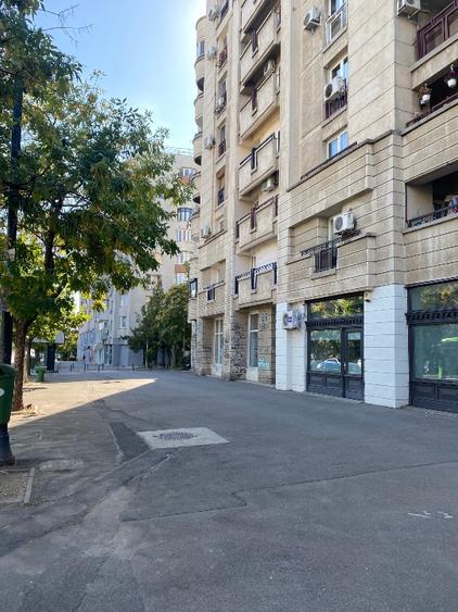 Proprietar , vand garsoniera f spatioasa, bine intretinuta, luminoasa, intrare