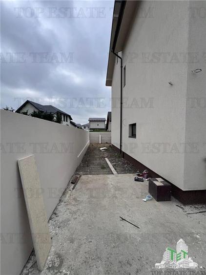 Vila moderna, individuala cu 4 camere , 3 bai , Living , terasa acoperita, inca