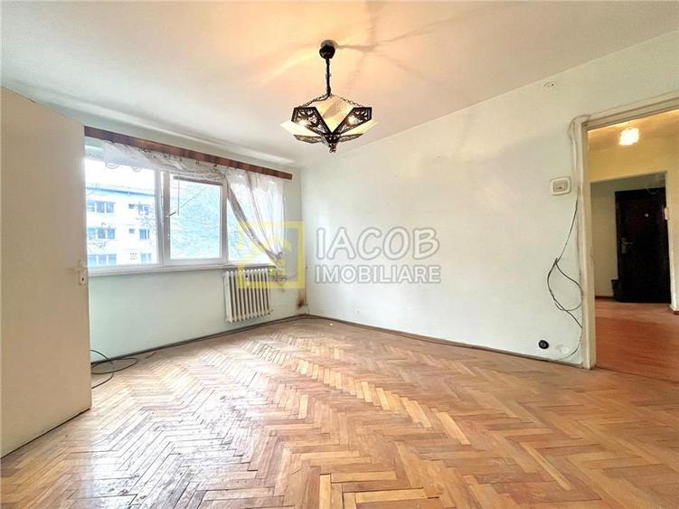 Apartament 3 camere, str. Stadionului, etaj 2