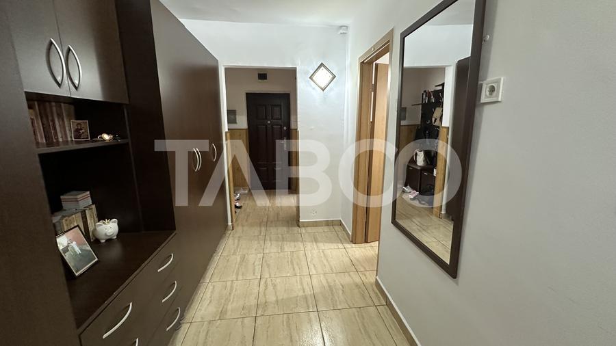 Apartament decomandat 2 camere cu pivnita balcon Mihai Viteazul Sibiu