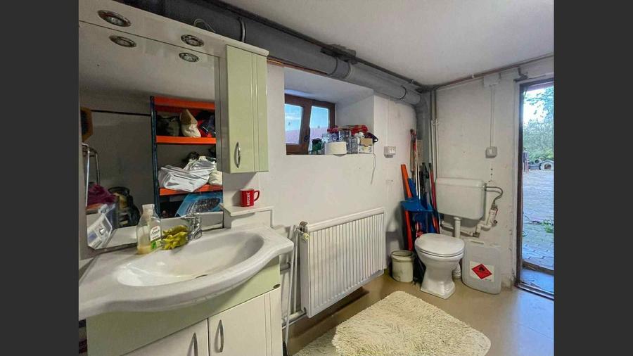 Casa 7 camere, teren 590 mp in Calnic