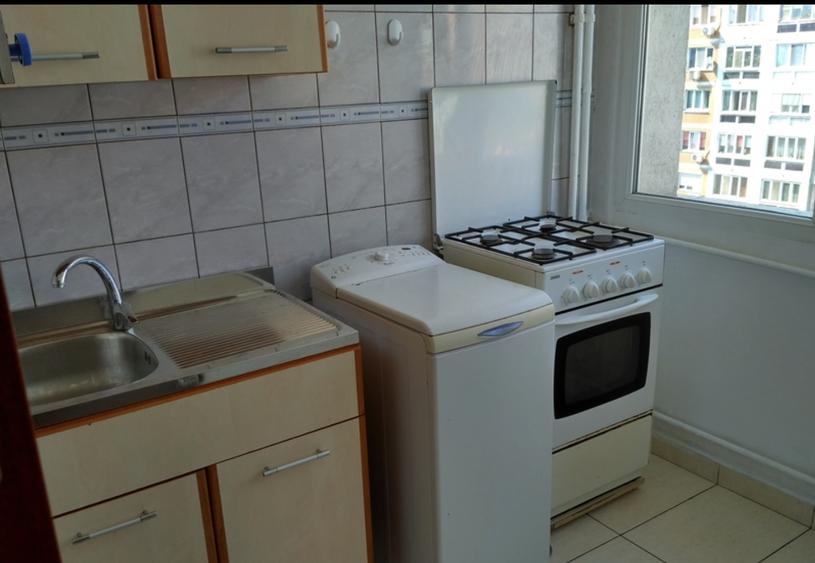 Dristor, garsoniera, 1 minut metrou, 320 euro