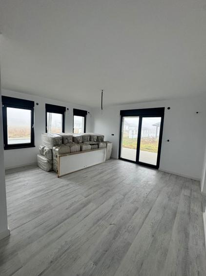 Casă individuală de vânzare – 131 mp construiți, teren 6 ari