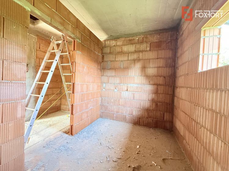 Casa individuala cu 3 camere si 656 mp teren, de vanzare in Sanmihaiu Roman