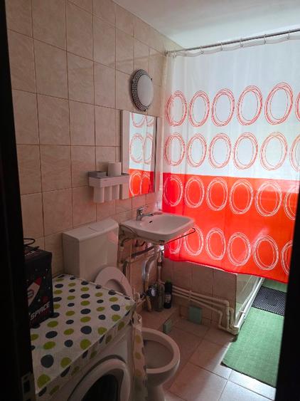 Persoană fizică închiriez apartament cu o cameră