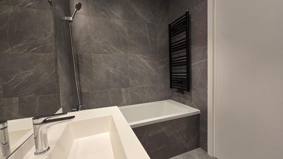 REA1020985 Apartament cu 2 Camere cu loc de parcare