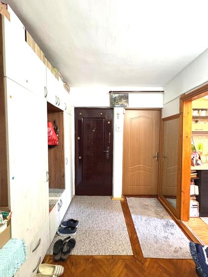 Apartament 2 camere 52mp zona Crsain mobilat Pret 60000eur neg