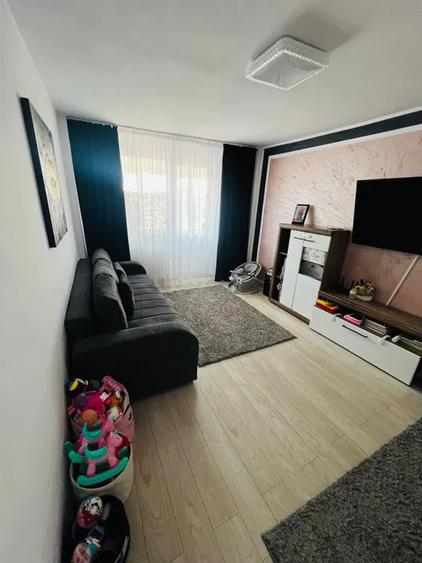 Apartament 3 camere, 62 mp, zona Rovine