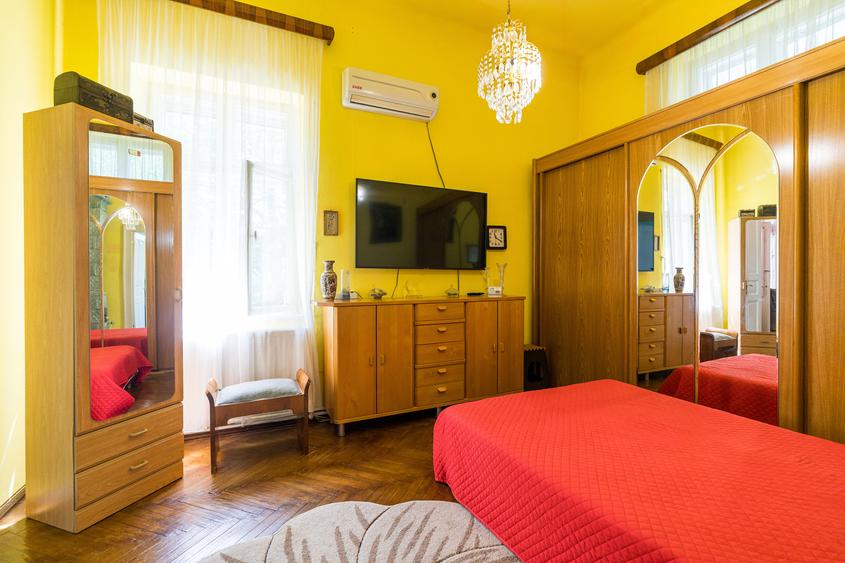 Crisului, casa boiereasca si teren de 800 mp