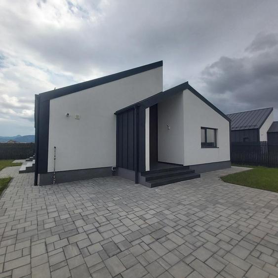 Casă premium pe parter | 110 mp utili | Teren 500 mp | Cartier Izvor – Tărlungen