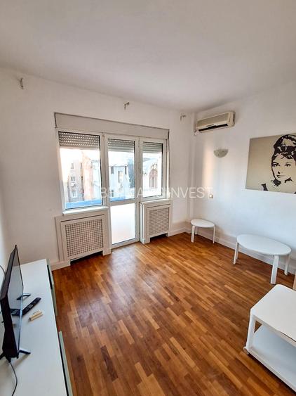 Vinzare apartament renovat cu design italian in  Piata Romana - 9