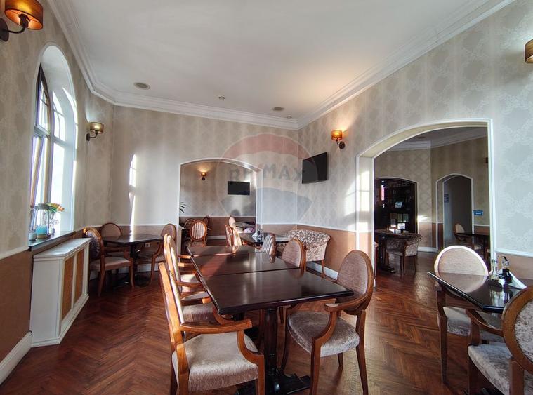 Proprietate speciala, doua vile de patrimoniu restaurate integral