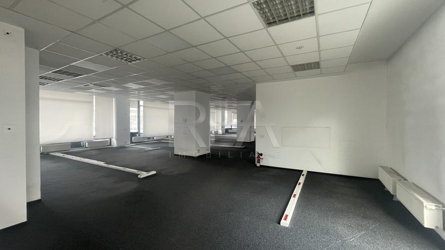 SPATIU COMERCIAL PASAJ BASARAB - CALEA GRIVITEI