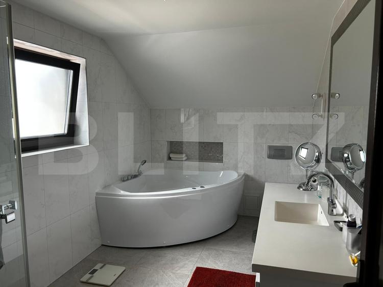 Casa cu piscina, 4 camere, sistem smart home