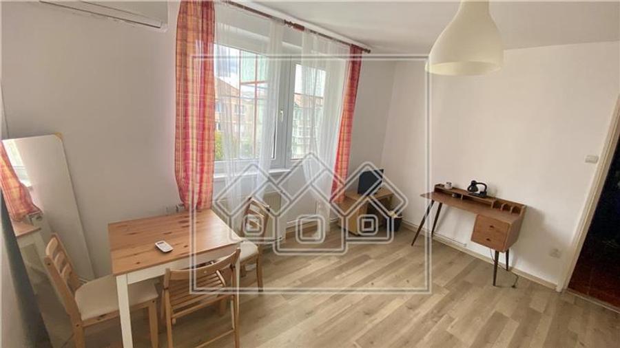 Ap. de vanzare - 2 camere si balcon - zona Cedonia