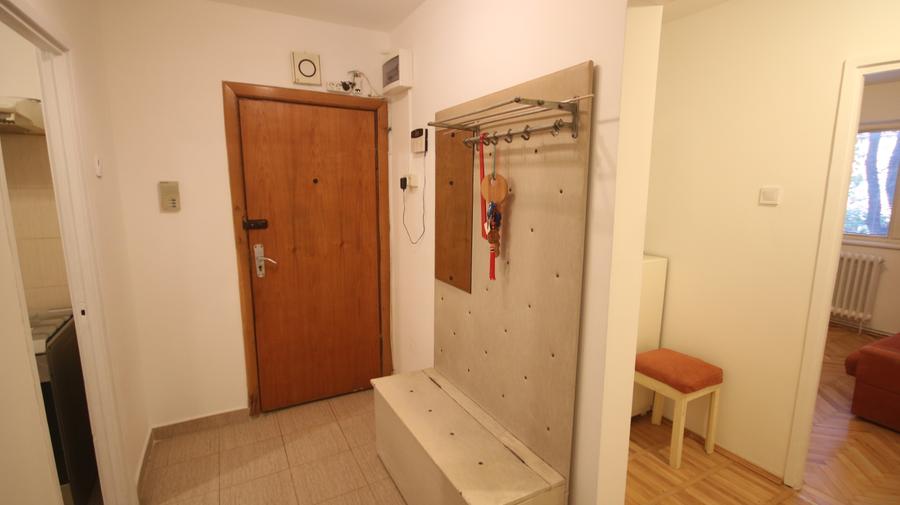 Vanzare apartament cu 4 camere renovat recent,imobil reabilitat termic,lift