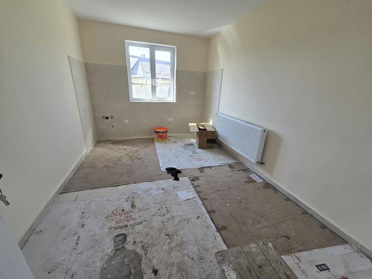 Casa 3 camere, renovată,90 mp, 3500 mp teren, cartier Unirii