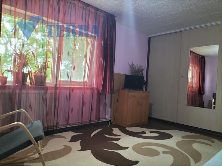 Vând apartament 2 camere, parter înalt, utilat și mobilat.