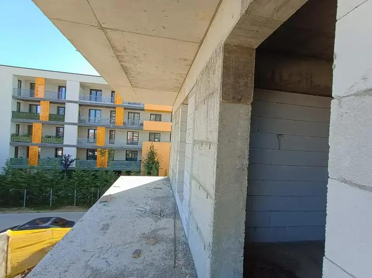 3 camere spațioase, 2 băi și balcon mare