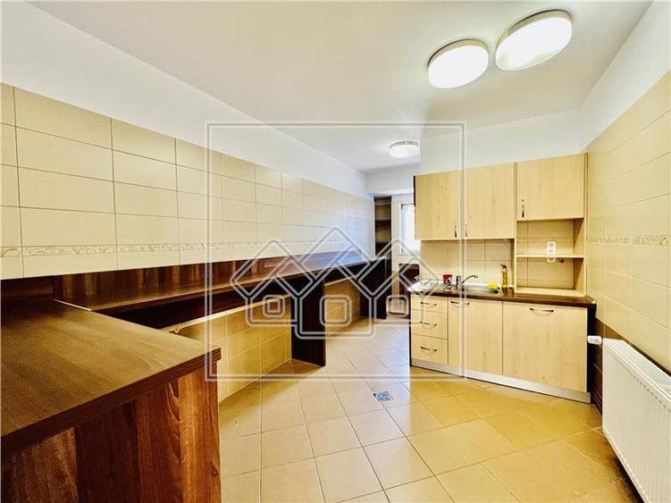 Spatiu de birouri, finisat modern, 4 parcari - Scoala de Inot