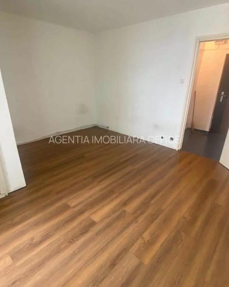 Luminisului garsoniera etaj 1 pret 22900 eur - 2