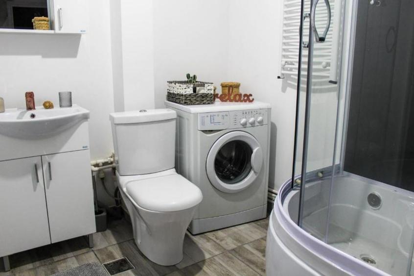 Vila multifamiliala /3 apartamente  si 1  studio /Sector  2 /curte individuala