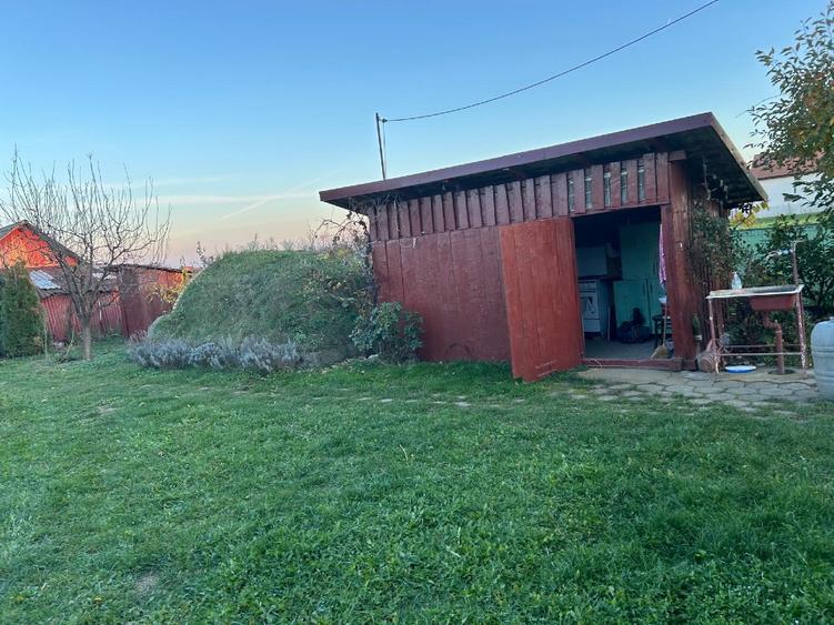 Casa de vanzare cu mansarda si teren 20 ari