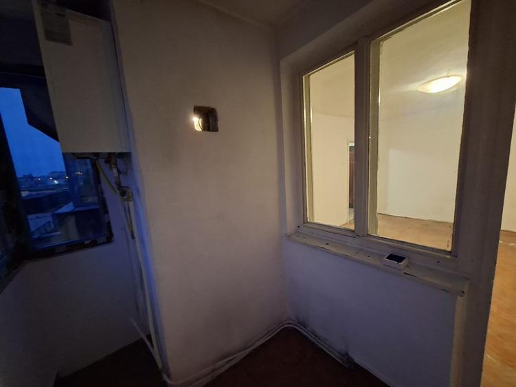 Apartament 2 camere decomandat, etajul 1/10, zona Podu Ros